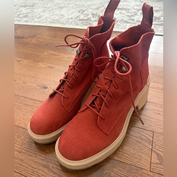 Sorel Hi-Line Lace Heel Waterproof Boot - Picture 2 of 5